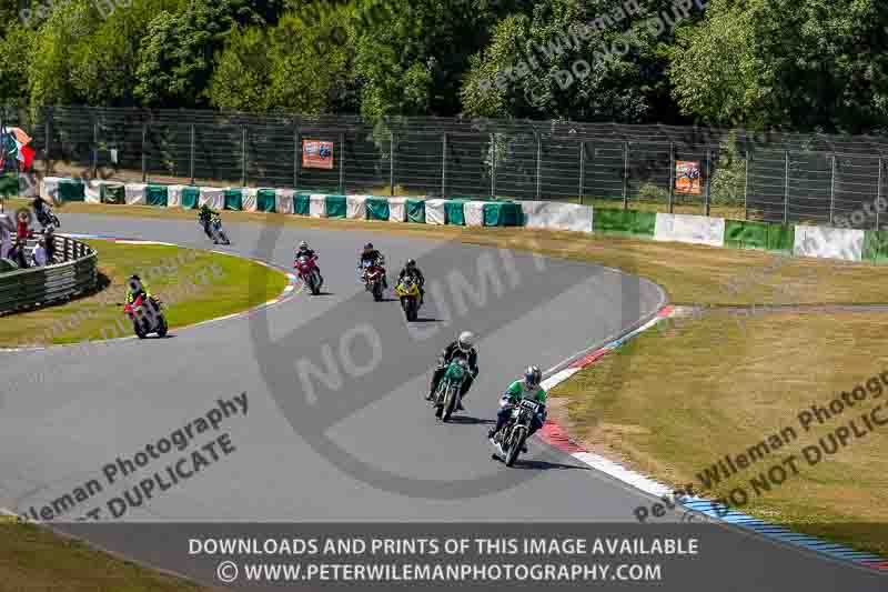 Vintage motorcycle club;eventdigitalimages;mallory park;mallory park trackday photographs;no limits trackdays;peter wileman photography;trackday digital images;trackday photos;vmcc festival 1000 bikes photographs